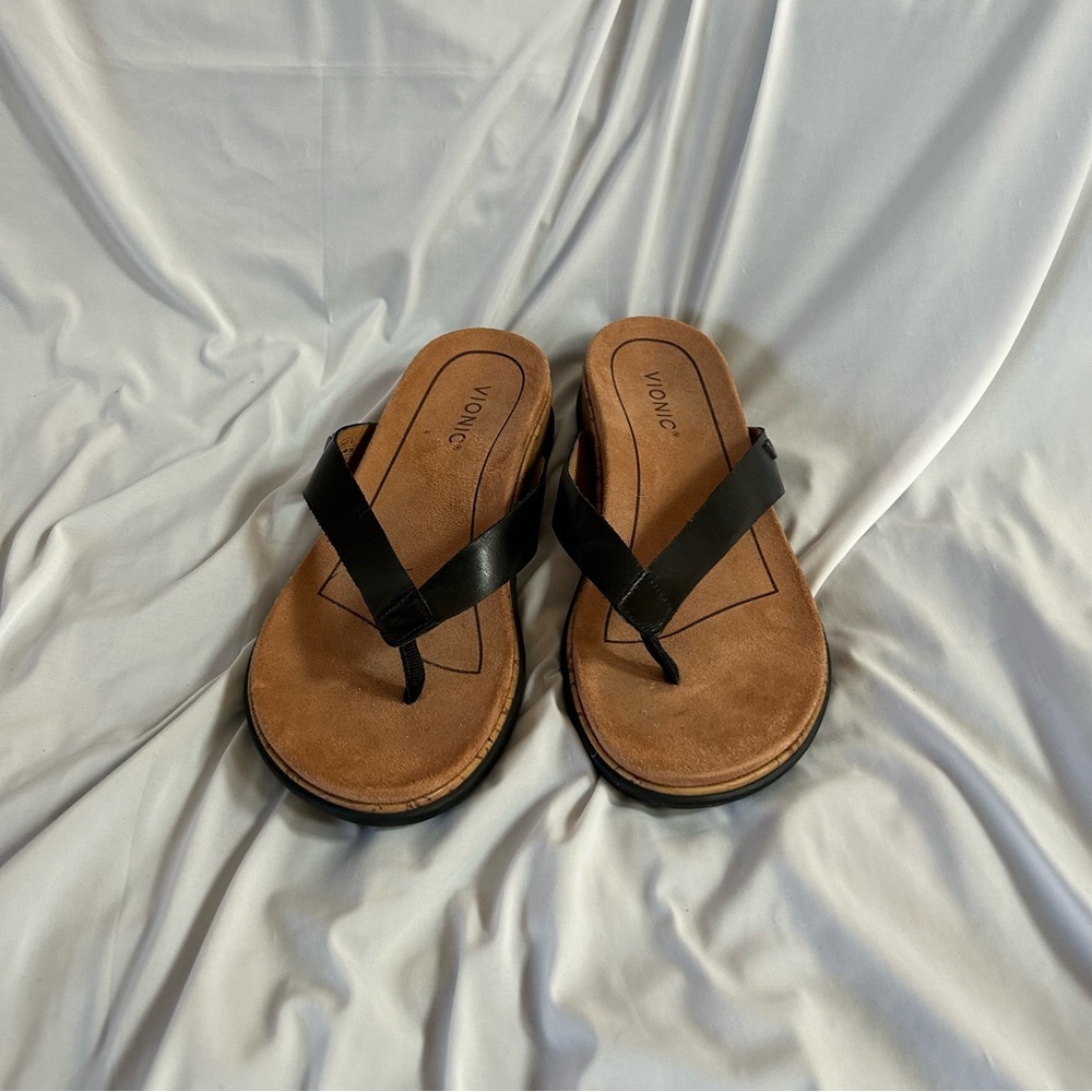 Vionic Flip Flop Sandals Black With Cork Look Bottom Size 8.5